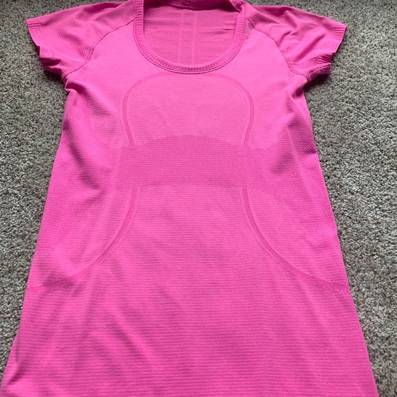 Fitted Pink Lulu top - Picture 1 of 3